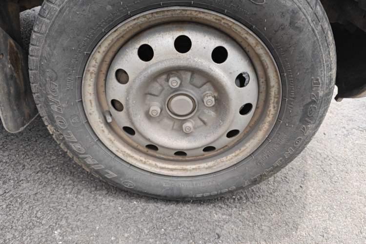 Used Wuling Rongguang 2011 1.2L Base Version Right Front Wheel Hub