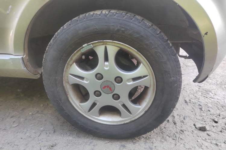 Used Wuling Rongguang 2011 1.2L Base Version Right Front Wheel Hub