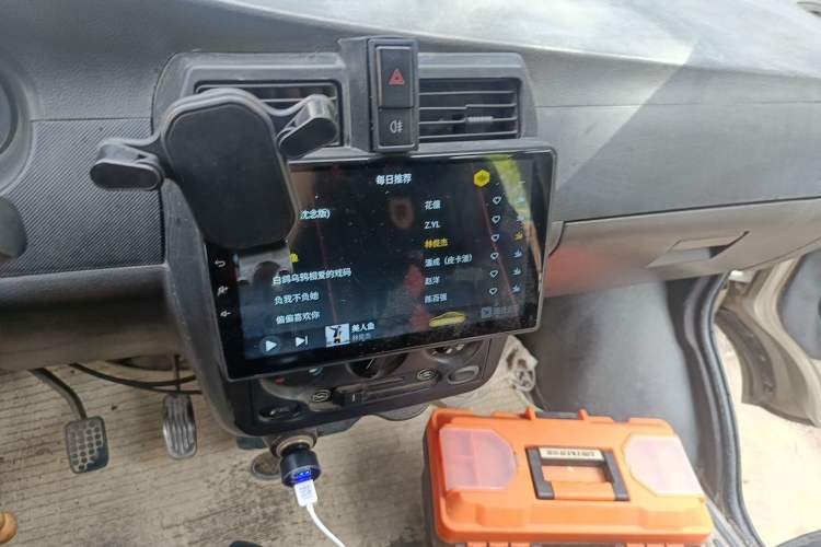 Used Wuling Rongguang 2012 1.2L Extended Basic Version LJY Audio And AC Panel