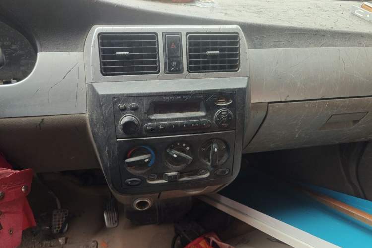 Used Wuling Rongguang 2012 1.2L Extended Basic Version LJY Audio And AC Panel