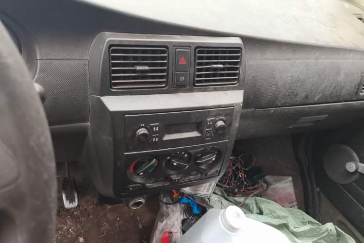 Used Wuling Rongguang 2012 1.2L Extended Basic Version LJY Audio And AC Panel