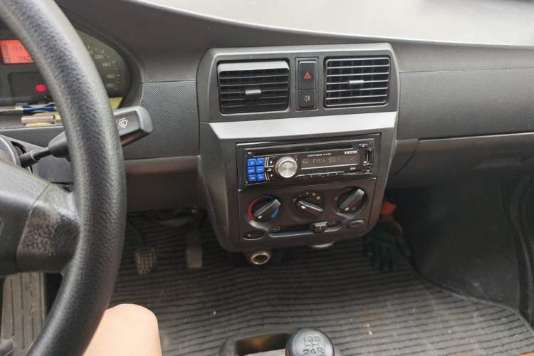 Used Wuling Rongguang 2012 1.5L Extended Basic Version Audio And AC Panel