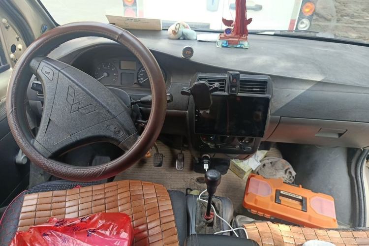Used Wuling Rongguang 2012 1.2L Extended Basic Version LJY Center Console