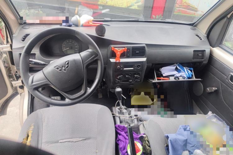 Used Wuling Rongguang 2012 1.5L Extended Basic Version Center Console