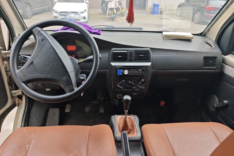 Used Wuling Rongguang 2012 1.5L Extended Basic Version Center Console