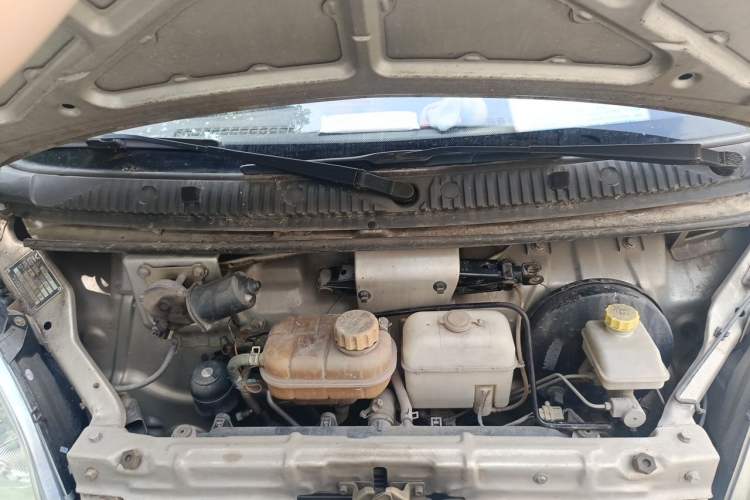 Used Wuling Rongguang 2012 1.2L Extended Basic Version LJY Engine Bay