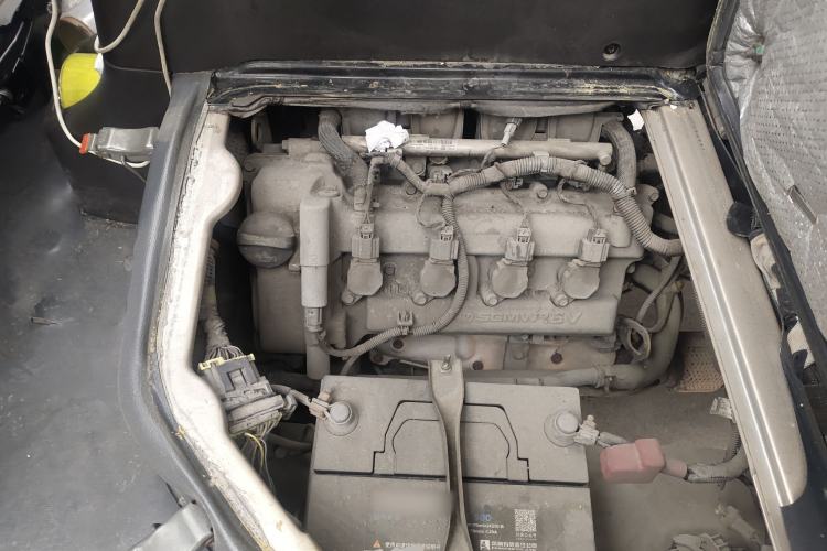 Used Wuling Rongguang 2012 1.5L Extended Basic Version Engine Bay