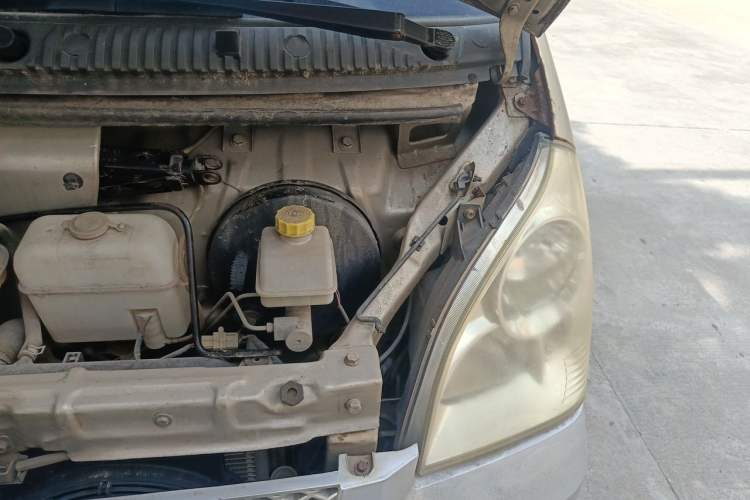Used Wuling Rongguang 2012 1.2L Extended Basic Version LJY Engine Bay Left