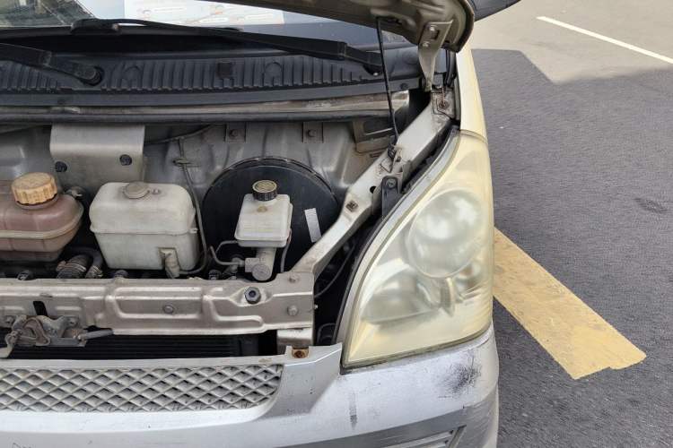 Used Wuling Rongguang 2012 1.5L Extended Standard Version Engine Bay Left