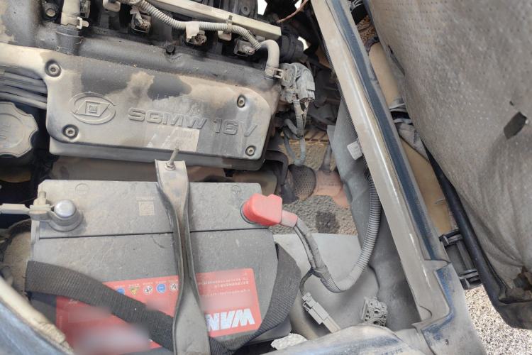 Used Wuling Rongguang 2012 1.2L Extended Basic Version LJY Engine Bay Left