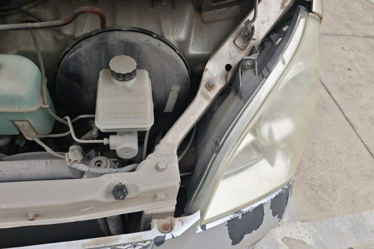 Used Wuling Rongguang 2012 1.5L Extended Basic Version Engine Bay Left