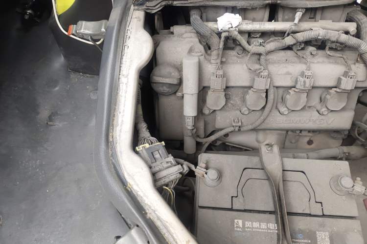Used Wuling Rongguang 2012 1.5L Extended Basic Version Engine Bay Right