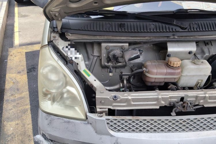 Used Wuling Rongguang 2012 1.5L Extended Standard Version Engine Bay Right
