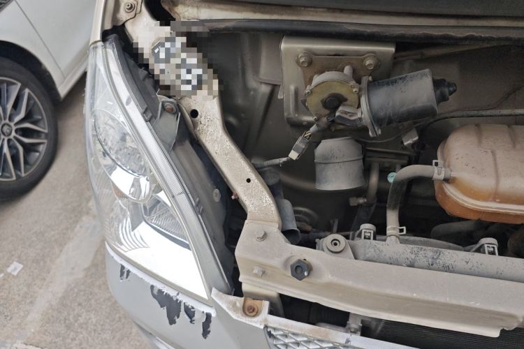 Used Wuling Rongguang 2012 1.5L Extended Basic Version Engine Bay Right
