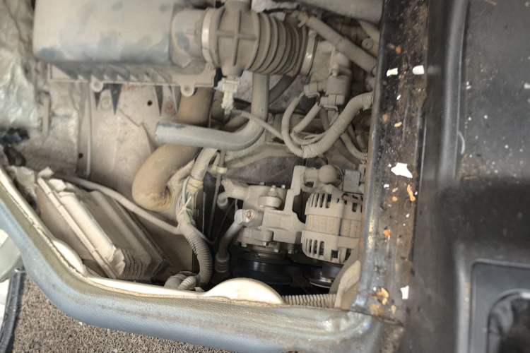Used Wuling Rongguang 2012 1.2L Extended Basic Version LJY Engine Bay Right
