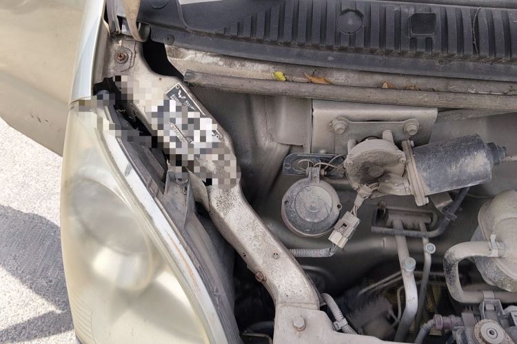 Used Wuling Rongguang 2012 1.5L Extended Basic Version Engine Bay Right