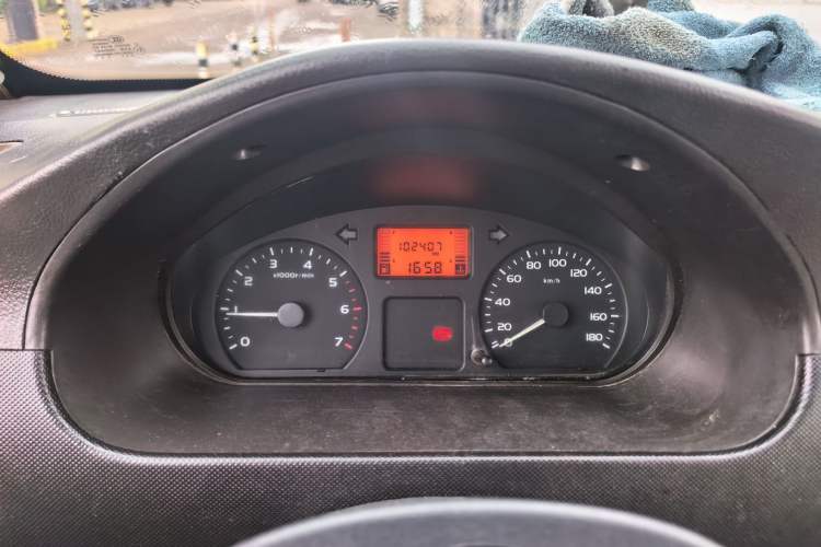 Used Wuling Rongguang 2012 1.2L Extended Basic Version LJY Odometer Close Up