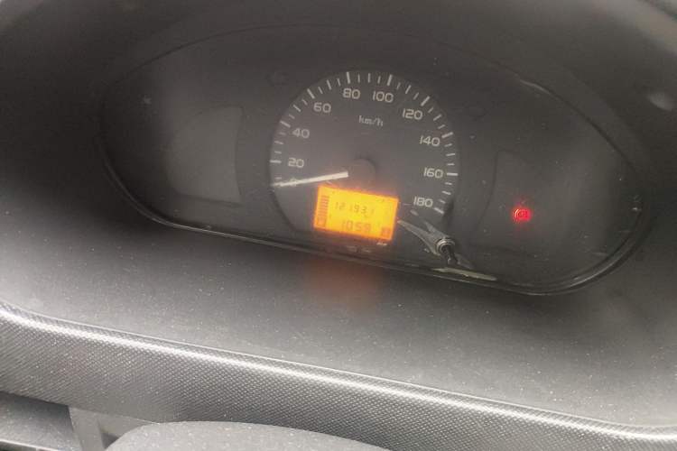 Used Wuling Rongguang 2012 1.5L Extended Basic Version Odometer Close Up