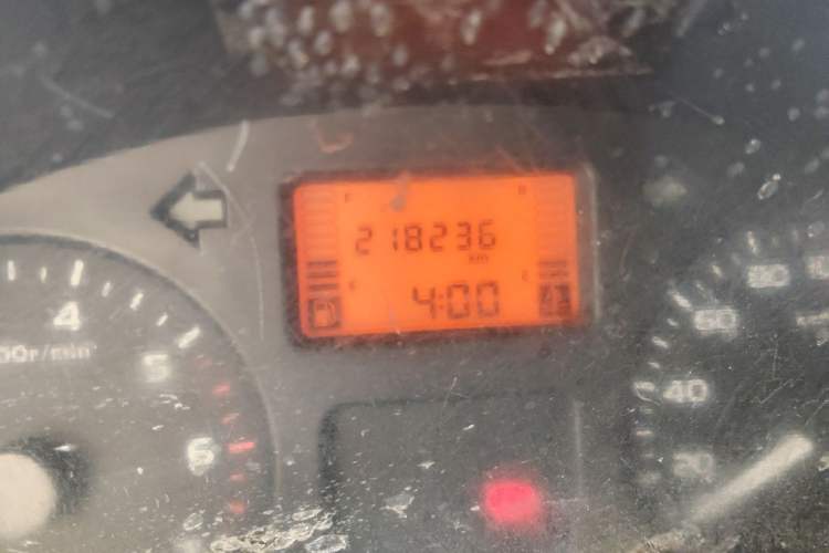 Used Wuling Rongguang 2012 1.5L Extended Standard Version Odometer Close Up