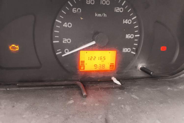 Used Wuling Rongguang 2012 1.2L Extended Basic Version LJY Odometer Close Up