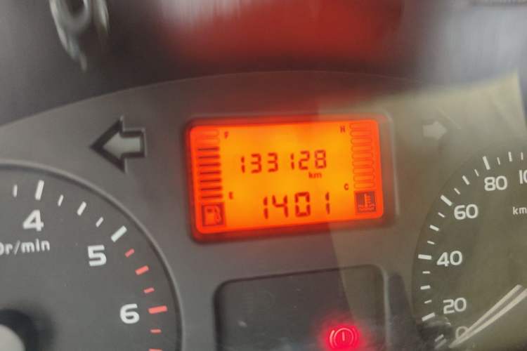 Used Wuling Rongguang 2012 1.5L Extended Basic Version Odometer Close Up