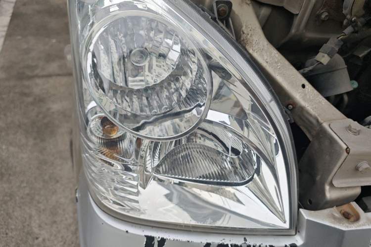 Used Wuling Rongguang 2012 1.5L Extended Basic Version Right Front Headlight