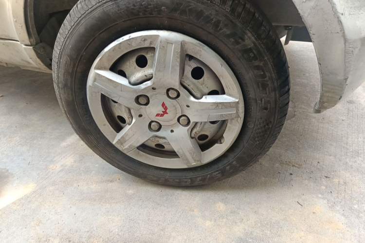 Used Wuling Rongguang 2012 1.2L Extended Basic Version LJY Right Front Wheel Hub