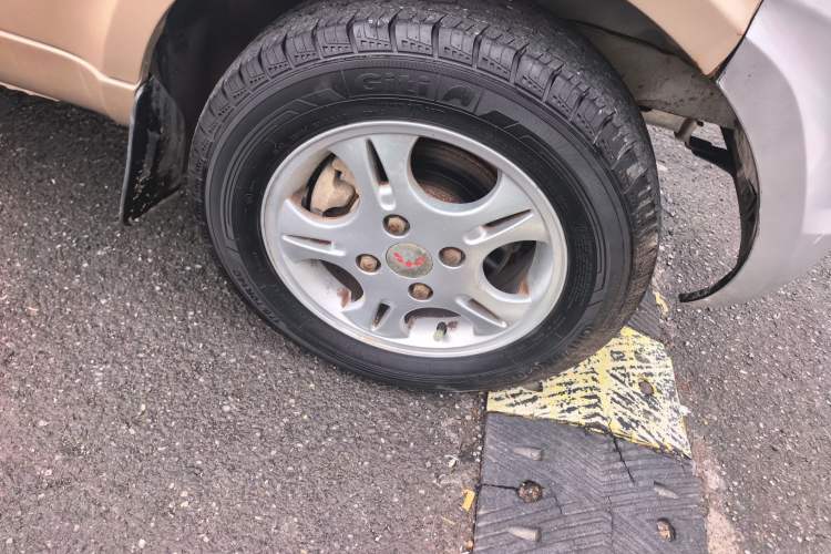 Used Wuling Rongguang 2012 1.2L Extended Basic Version LJY Right Front Wheel Hub