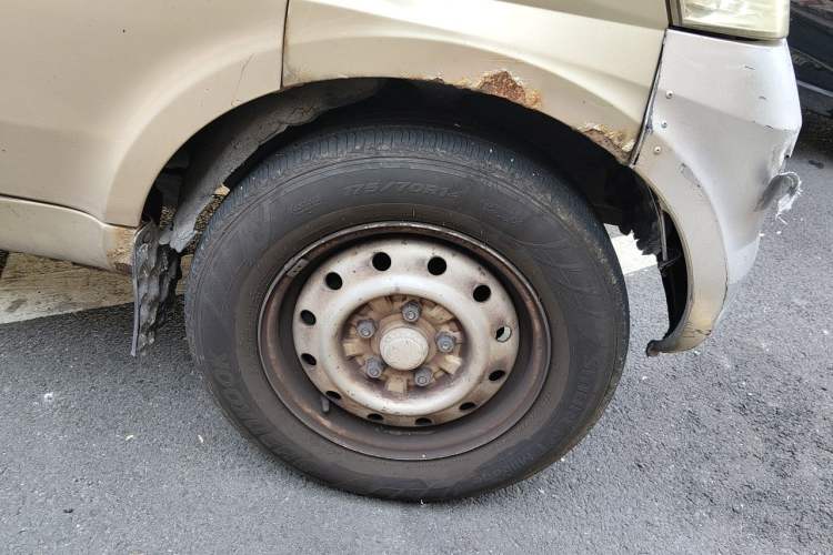 Used Wuling Rongguang 2012 1.5L Extended Standard Version Right Front Wheel Hub