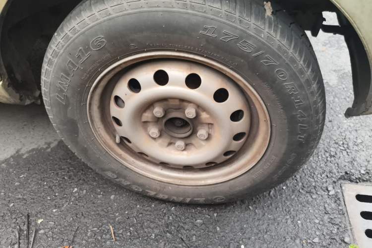 Used Wuling Rongguang 2012 1.2L Extended Basic Version LJY Right Front Wheel Hub