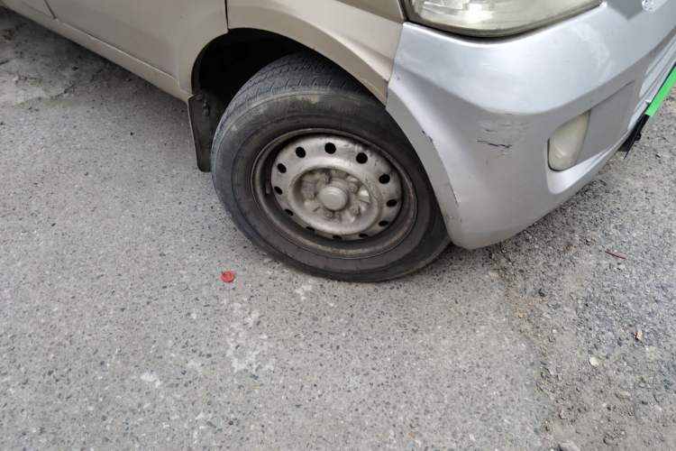 Used Wuling Rongguang 2012 1.2L Extended Basic Version LJY Right Front Wheel Hub