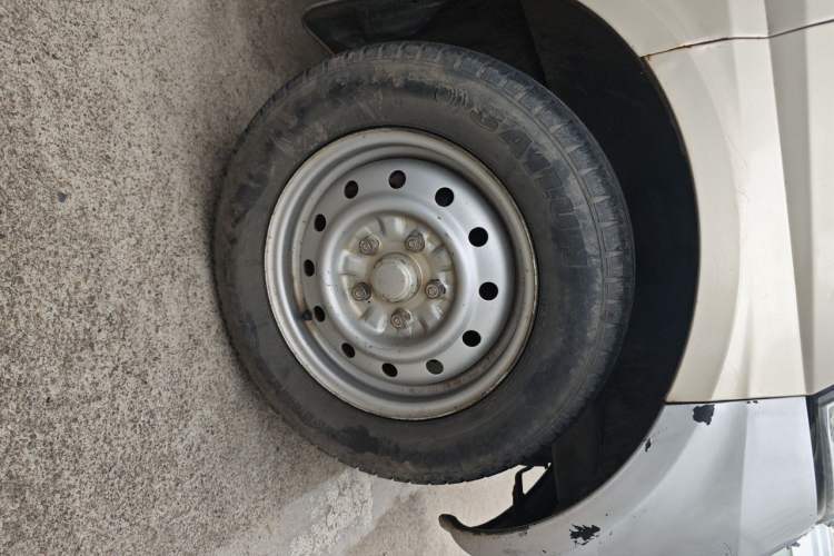 Used Wuling Rongguang 2012 1.5L Extended Basic Version Right Front Wheel Hub
