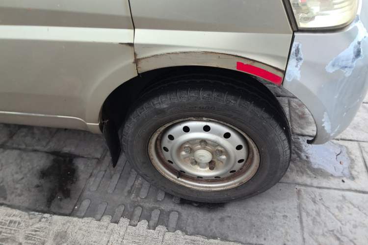 Used Wuling Rongguang 2012 1.2L Extended Basic Version LJY Right Front Wheel Hub
