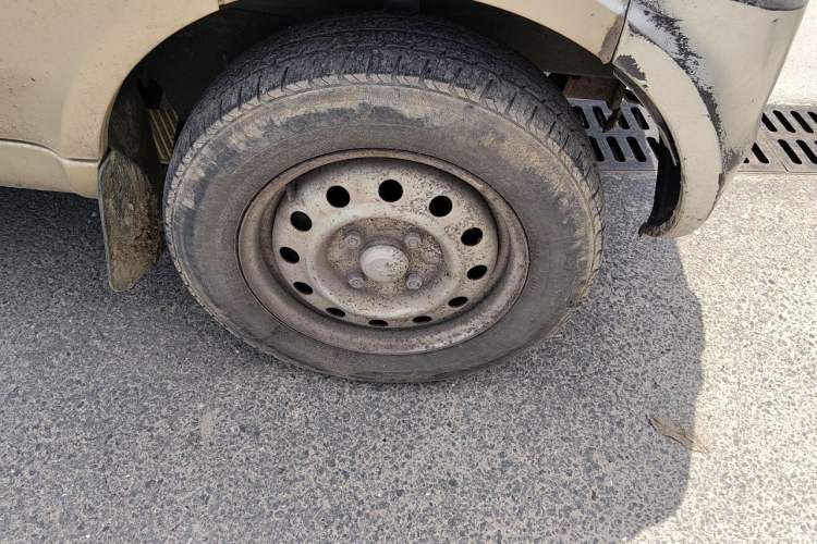 Used Wuling Rongguang 2012 1.5L Extended Basic Version Right Front Wheel Hub
