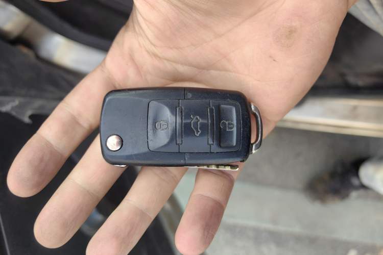 Used Wuling Rongguang 2012 1.2L Extended Basic Version LJY Vehicle Key