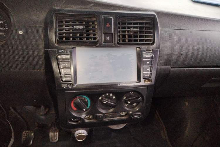 Used Wuling Rongguang 2012 1.2L Extended Basic Version LJY Audio And AC Panel