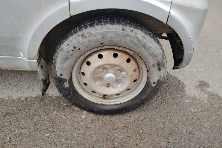 Used Wuling Rongguang 2012 1.2L Extended Basic Version LJY Right Front Wheel Hub