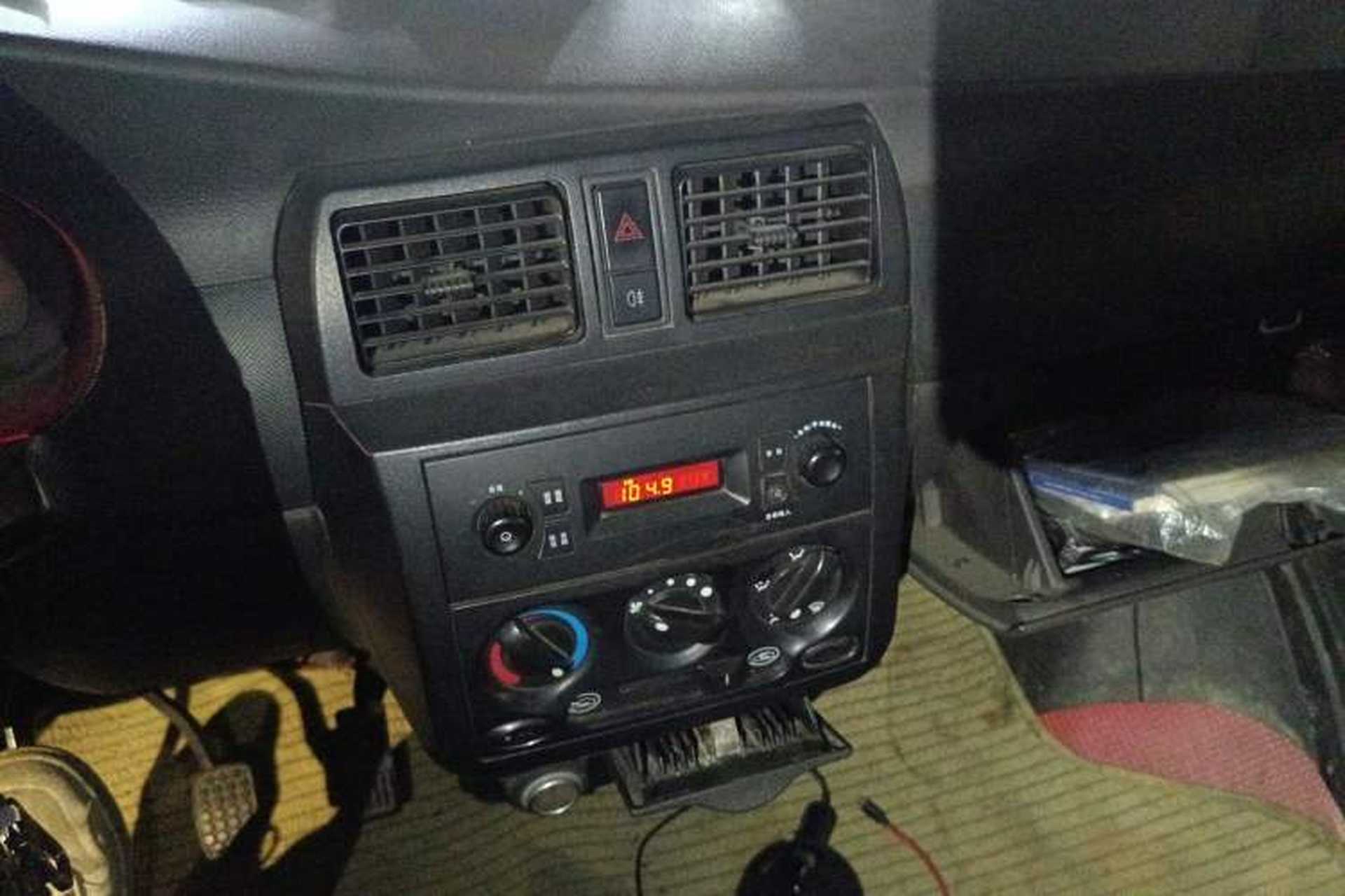 Used Wuling Rongguang 2012 1.5L Extended Basic Version Audio And AC Panel