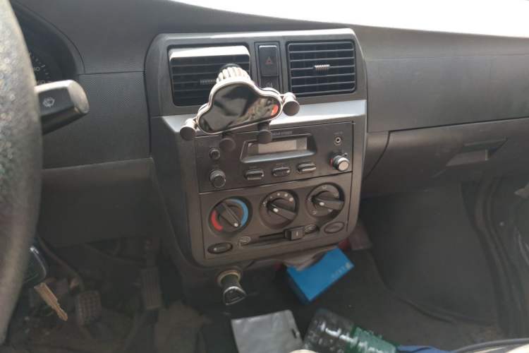 Used Wuling Rongguang 2012 1.5L Extended Basic Version Audio And AC Panel