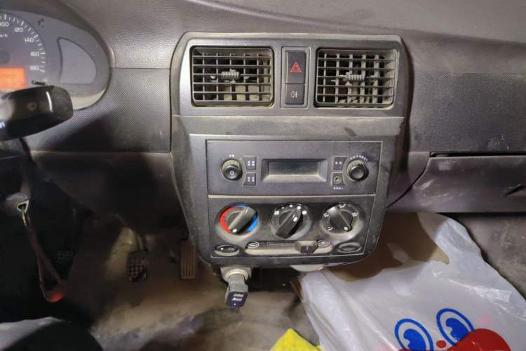 Used Wuling Rongguang 2012 1.5L Extended Basic Version Audio And AC Panel
