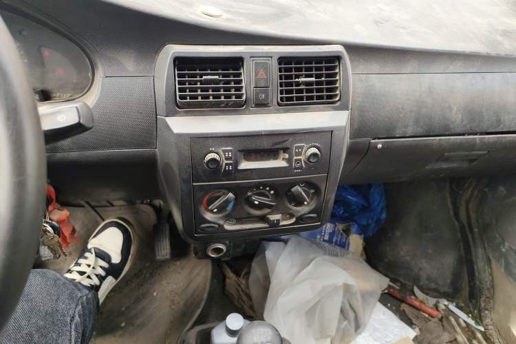 Used Wuling Rongguang 2012 1.5L Extended Basic Version Audio And AC Panel