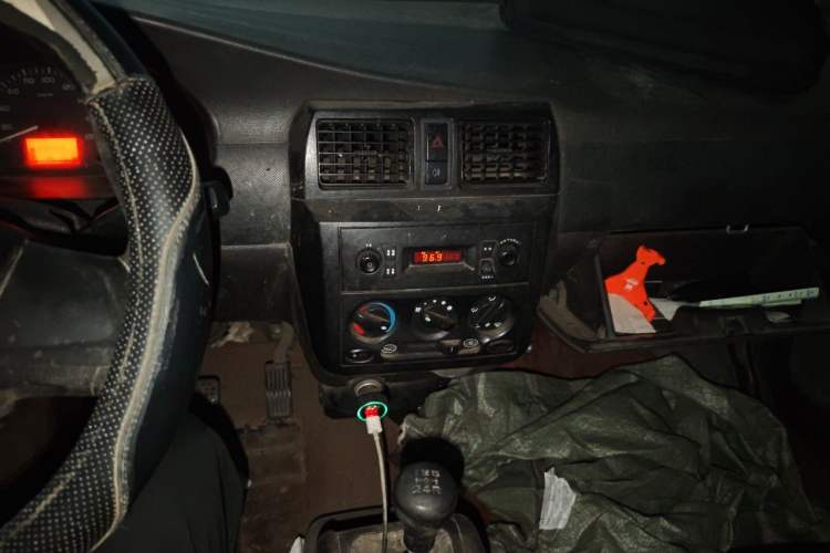 Used Wuling Rongguang 2012 1.5L Extended Basic Version Audio And AC Panel
