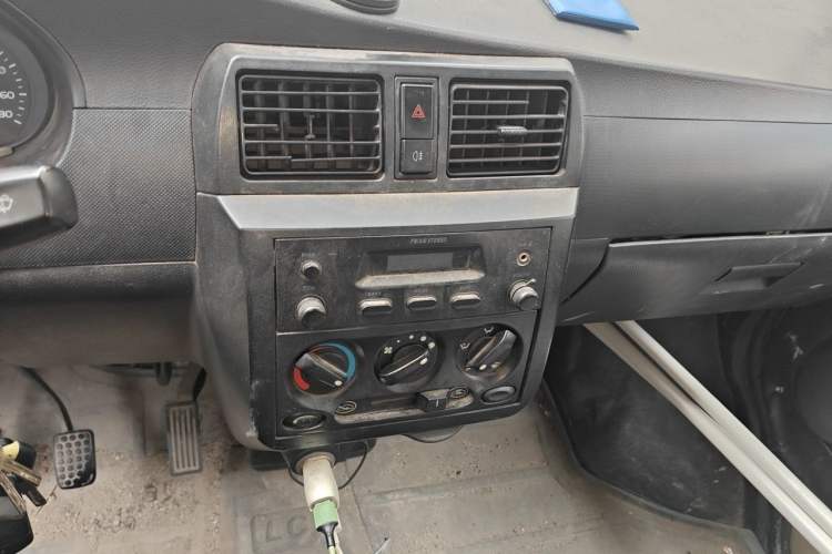 Used Wuling Rongguang 2012 1.5L Extended Basic Version Audio And AC Panel