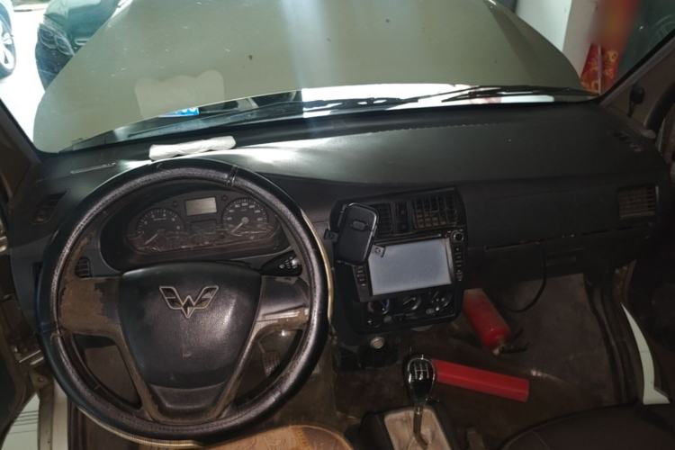 Used Wuling Rongguang 2012 1.5L Extended Basic Version Center Console