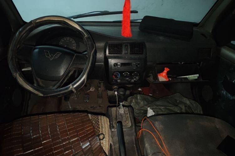 Used Wuling Rongguang 2012 1.5L Extended Basic Version Center Console