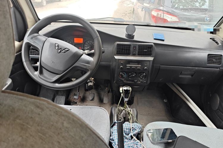Used Wuling Rongguang 2012 1.5L Extended Basic Version Center Console
