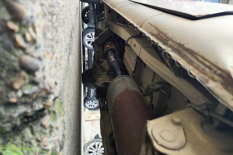 Used Wuling Rongguang 2012 1.5L Extended Basic Version Chassis Rear Left