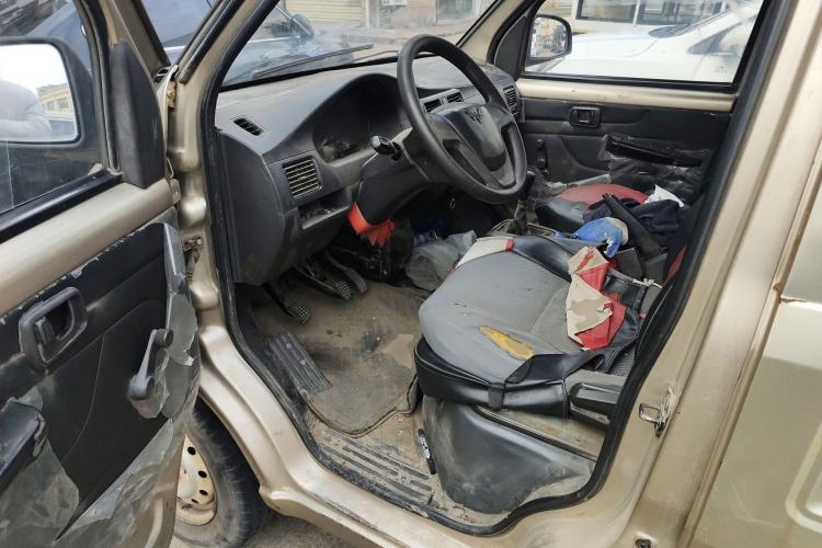 Used Wuling Rongguang 2012 1.5L Extended Basic Version Driver Seat
