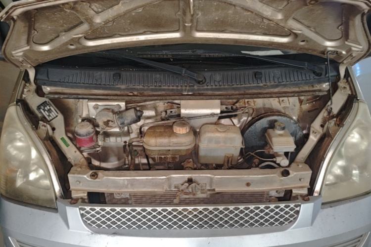 Used Wuling Rongguang 2012 1.5L Extended Basic Version Engine Bay