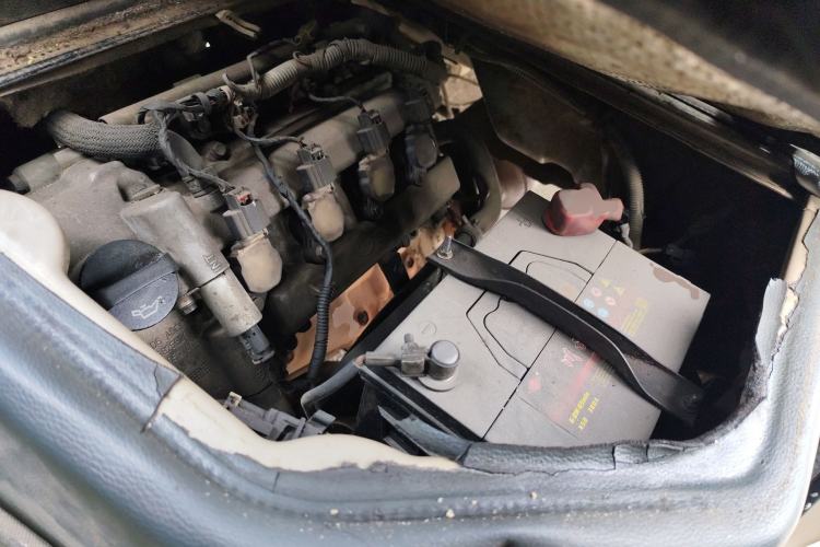 Used Wuling Rongguang 2012 1.5L Extended Basic Version Engine Bay